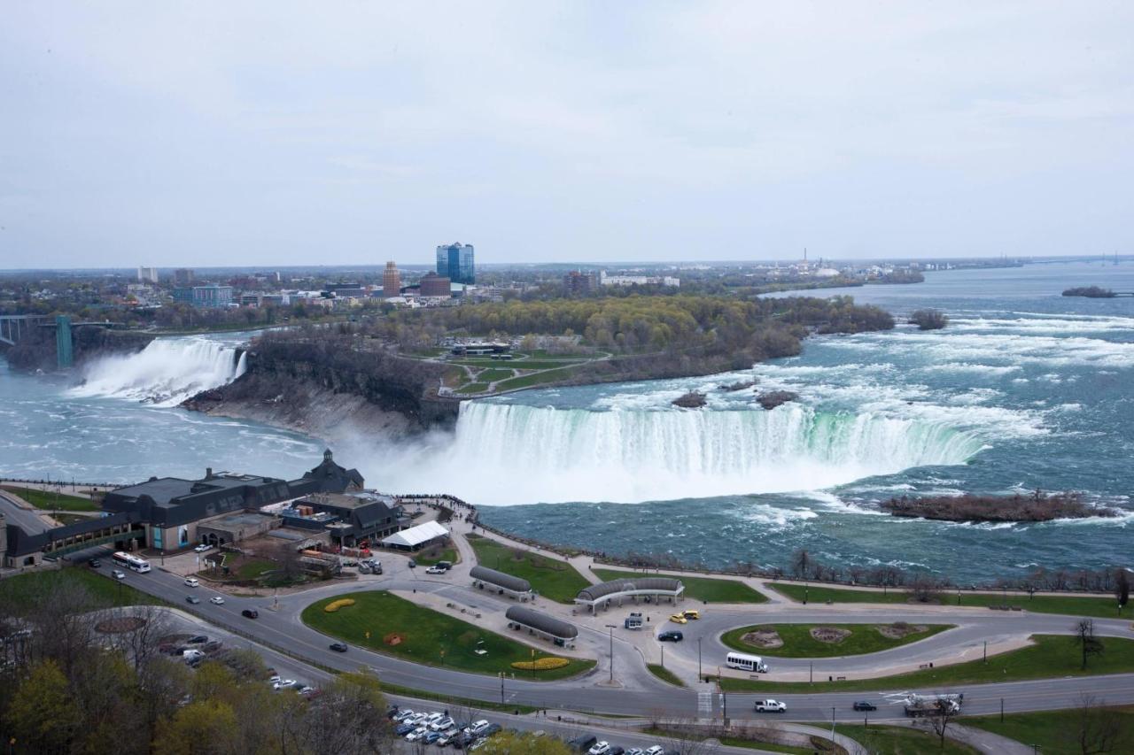 Niagara Bi-Level Loft Suite One King Bed Falls View
