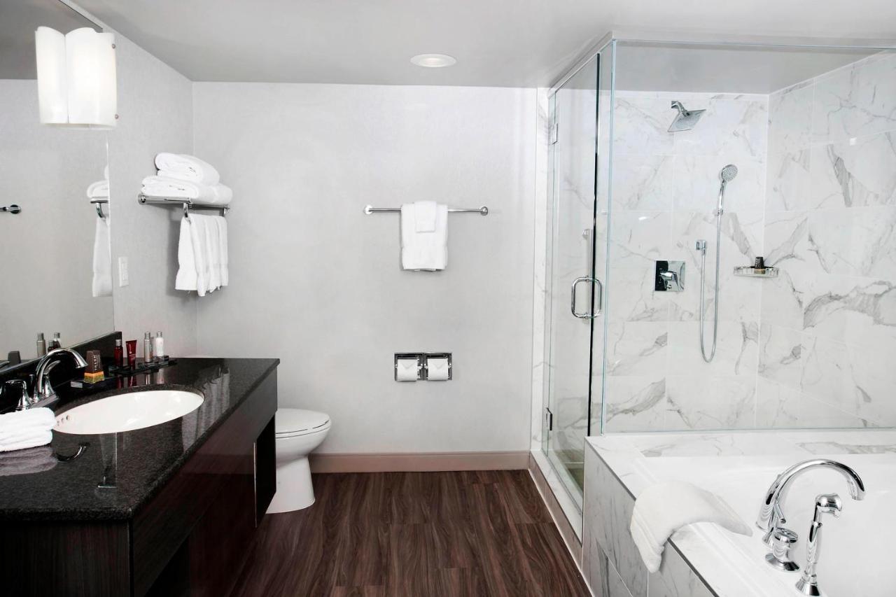 Two-Bedroom Bi-Level Suite Falls View Fireplace High Floor